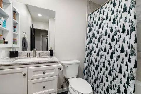 Bath - 43128 Kenya Dr, Indio, CA 92201 photo 1 of 2