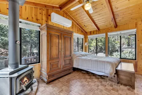 Bedroom - 54985 S Circle Dr, Idyllwild, CA 92549 photo 3 of 4