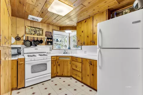 Kitchen - 54985 S Circle Dr, Idyllwild, CA 92549 photo 1 of 4