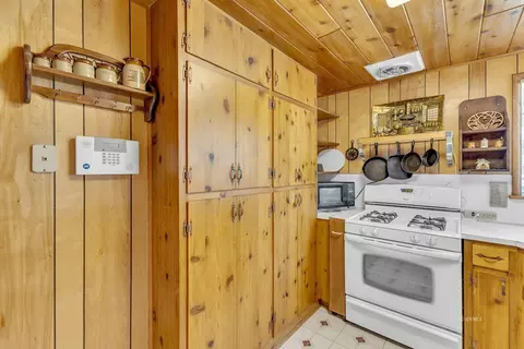 Kitchen - 54985 S Circle Dr, Idyllwild, CA 92549 photo 4 of 4