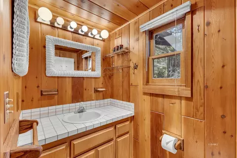 Bath - 54985 S Circle Dr, Idyllwild, CA 92549 photo 3 of 3