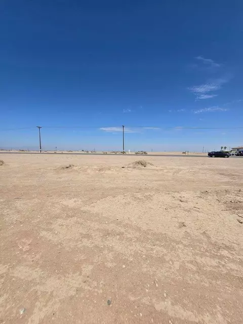 2123 S Marina Dr, Thermal, CA 92274