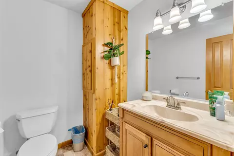 Bath - 53845 Pine Crest Ave, Idyllwild, CA 92549 photo 6 of 6