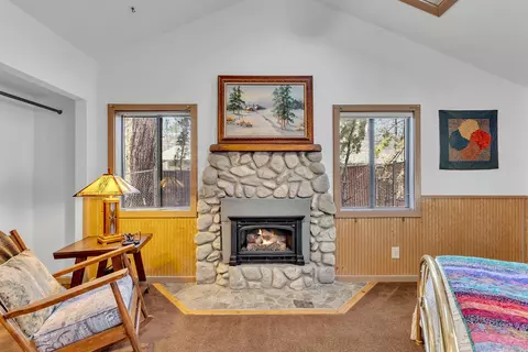 Bedroom - 53845 Pine Crest Ave, Idyllwild, CA 92549 photo 5 of 11