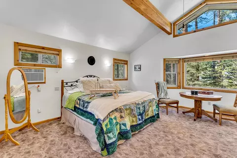 Bedroom - 53845 Pine Crest Ave, Idyllwild, CA 92549 photo 8 of 11