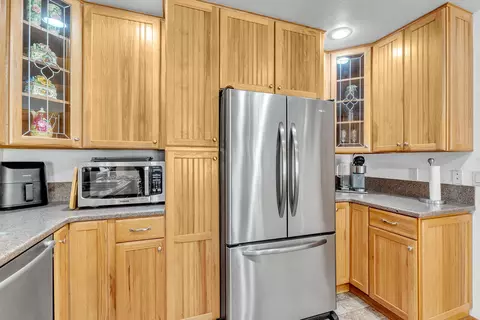 Kitchen - 53845 Pine Crest Ave, Idyllwild, CA 92549 photo 7 of 9