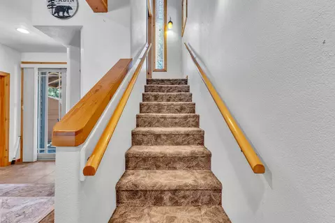 Entry Way - 53845 Pine Crest Ave, Idyllwild, CA 92549 photo 5 of 6