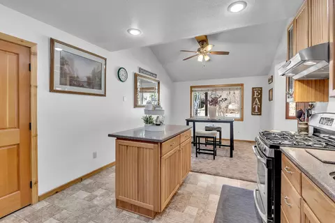 Kitchen - 53845 Pine Crest Ave, Idyllwild, CA 92549 photo 8 of 9