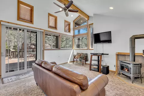 Living - 53845 Pine Crest Ave, Idyllwild, CA 92549 photo 5 of 6