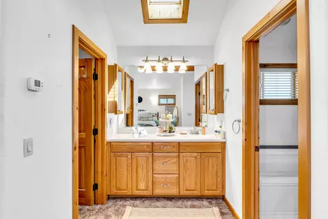 Bath - 53845 Pine Crest Ave, Idyllwild, CA 92549 photo 3 of 6