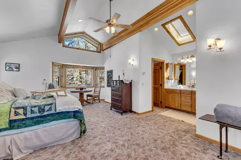 Bedroom - 53845 Pine Crest Ave, Idyllwild, CA 92549 photo 6 of 11