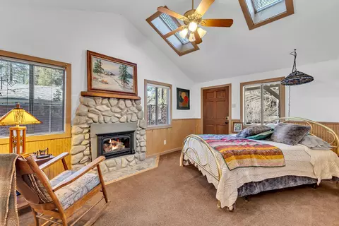 Bedroom - 53845 Pine Crest Ave, Idyllwild, CA 92549 photo 3 of 11