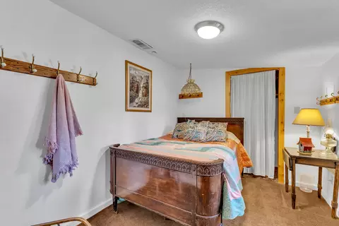 Bedroom - 53845 Pine Crest Ave, Idyllwild, CA 92549 photo 1 of 11