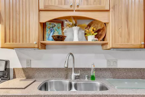 Kitchen - 53845 Pine Crest Ave, Idyllwild, CA 92549 photo 6 of 9