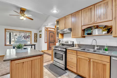 Kitchen - 53845 Pine Crest Ave, Idyllwild, CA 92549 photo 9 of 9