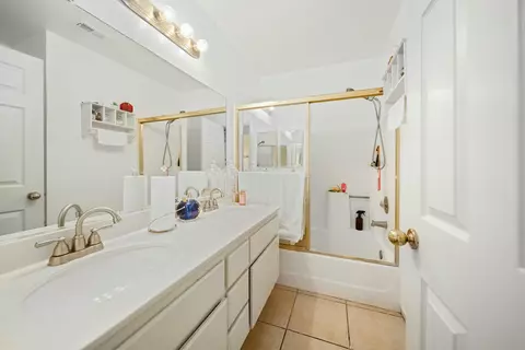 Bath - 2535 Overland Ave, Lancaster, CA 93536 photo 2 of 3