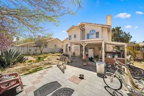 Exterior - 2535 Overland Ave, Lancaster, CA 93536 photo 4 of 5