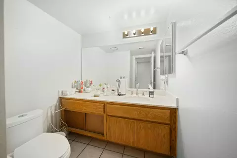 Bath - 2535 Overland Ave, Lancaster, CA 93536 photo 1 of 3