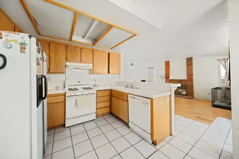 Kitchen - 2535 Overland Ave, Lancaster, CA 93536 photo 2 of 4
