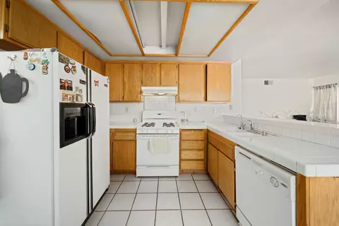 Kitchen - 2535 Overland Ave, Lancaster, CA 93536 photo 1 of 4