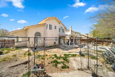 Exterior - 2535 Overland Ave, Lancaster, CA 93536 photo 5 of 5