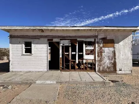 Exterior - 1331 Leeds Rd, Joshua Tree, CA 92252 photo 3 of 7
