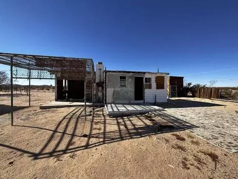 Exterior - 1331 Leeds Rd, Joshua Tree, CA 92252 photo 2 of 7