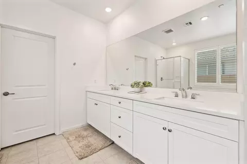 Bath - 82054 Verdi Rd, Indio, CA 92203 photo 1 of 4