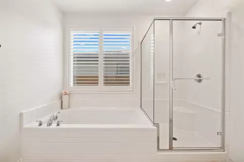 Bath - 82054 Verdi Rd, Indio, CA 92203 photo 2 of 4