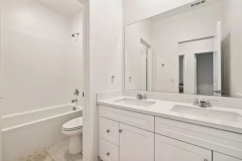 Bath - 82054 Verdi Rd, Indio, CA 92203 photo 3 of 4