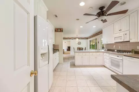 Kitchen - 5284 Bardwell Ave, Riverside, CA 92506 photo 4 of 4