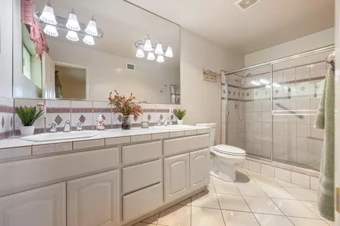 Bath - 5284 Bardwell Ave, Riverside, CA 92506 photo 2 of 5