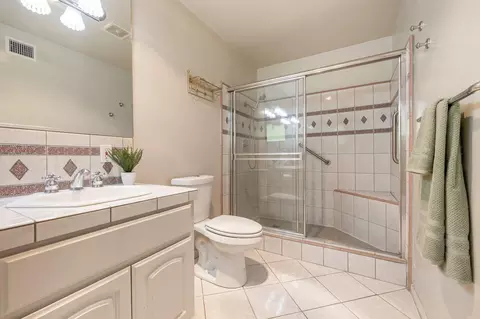Bath - 5284 Bardwell Ave, Riverside, CA 92506 photo 3 of 5