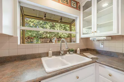 Kitchen - 5284 Bardwell Ave, Riverside, CA 92506 photo 3 of 4