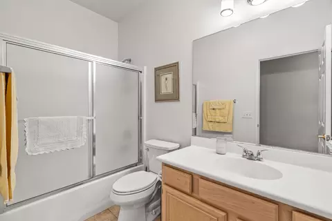 Bath - 82491 Grant Dr, Indio, CA 92201 photo 3 of 3