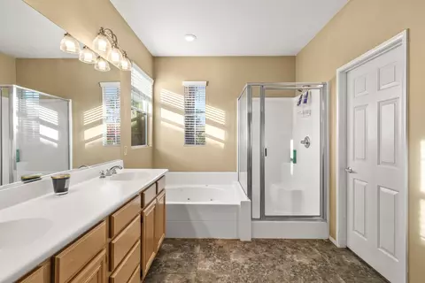 Bath - 82491 Grant Dr, Indio, CA 92201 photo 1 of 3