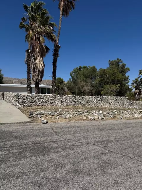 Exterior - 49074 Mojave Dr, Morongo Valley, CA 92256 photo 2 of 11