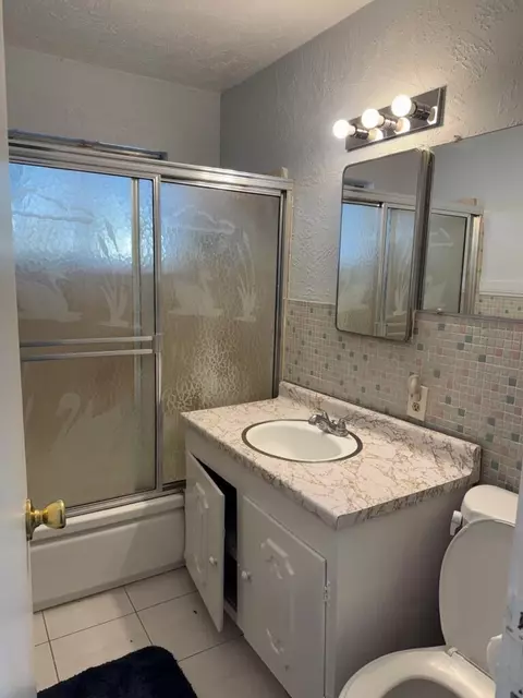 Bath - 49074 Mojave Dr, Morongo Valley, CA 92256 photo 1 of 2