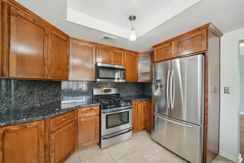 Kitchen - 29358 Silverfern Pl, Highland, CA 92346 photo 3 of 6