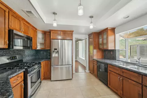Kitchen - 29358 Silverfern Pl, Highland, CA 92346 photo 2 of 6