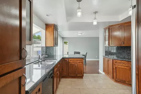 Kitchen - 29358 Silverfern Pl, Highland, CA 92346 photo 5 of 6