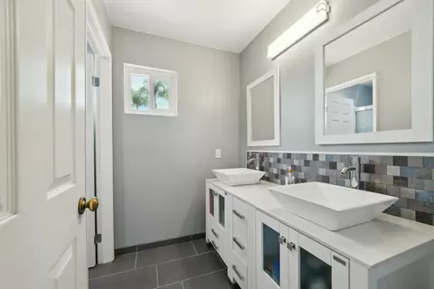 Bath - 29358 Silverfern Pl, Highland, CA 92346 photo 8 of 10