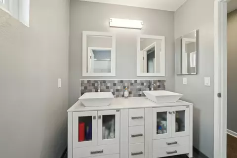 Bath - 29358 Silverfern Pl, Highland, CA 92346 photo 10 of 10