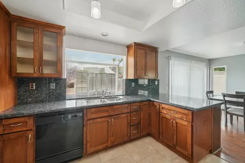 Kitchen - 29358 Silverfern Pl, Highland, CA 92346 photo 4 of 6