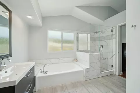 Bath - 29358 Silverfern Pl, Highland, CA 92346 photo 5 of 10