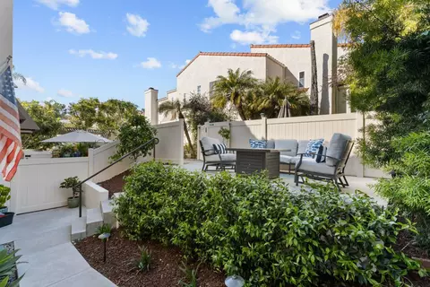 2914 Luciernaga St, Carlsbad, CA 92009