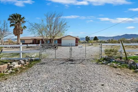 Exterior - 32649 Zircon Rd, Lucerne Valley, CA 92356 photo 3 of 19