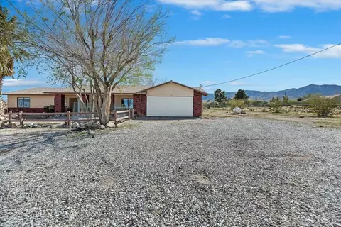 Exterior - 32649 Zircon Rd, Lucerne Valley, CA 92356 photo 7 of 19