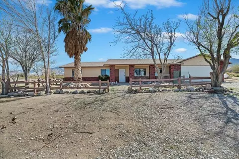 Exterior - 32649 Zircon Rd, Lucerne Valley, CA 92356 photo 9 of 19