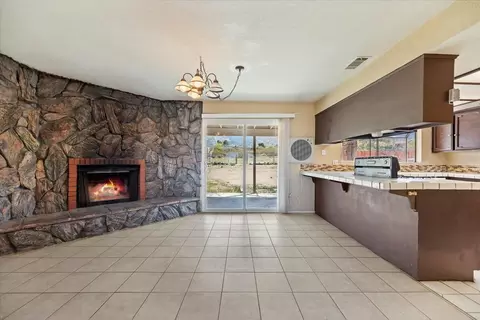 Living - 32649 Zircon Rd, Lucerne Valley, CA 92356 photo 7 of 10